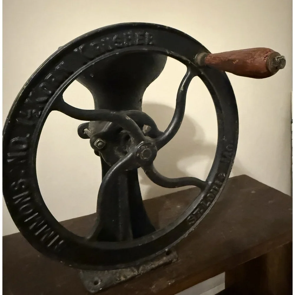 Simmons Hardware No 1½ Korn Krusher Cast Iron Saint Louis MO.